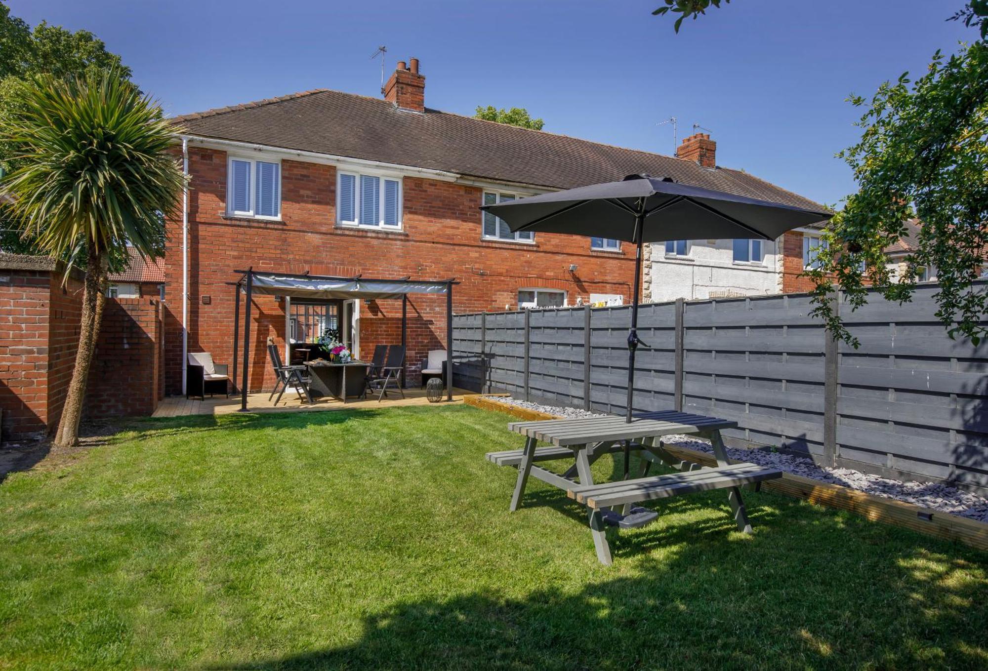 The Dodsworth Modern 4 Bedroom House, Sleeps 8 - York — Photos 1